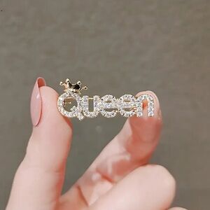 Elegant “Queen” Rhinestone Brooch – Sparkling Gift for Stylish Women 👑
